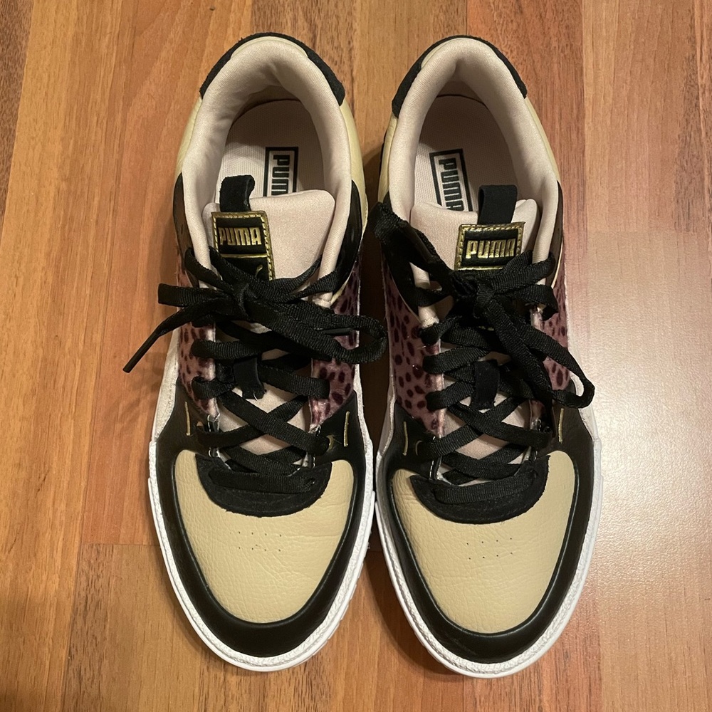 Women’s Puma sneakers. Size 11